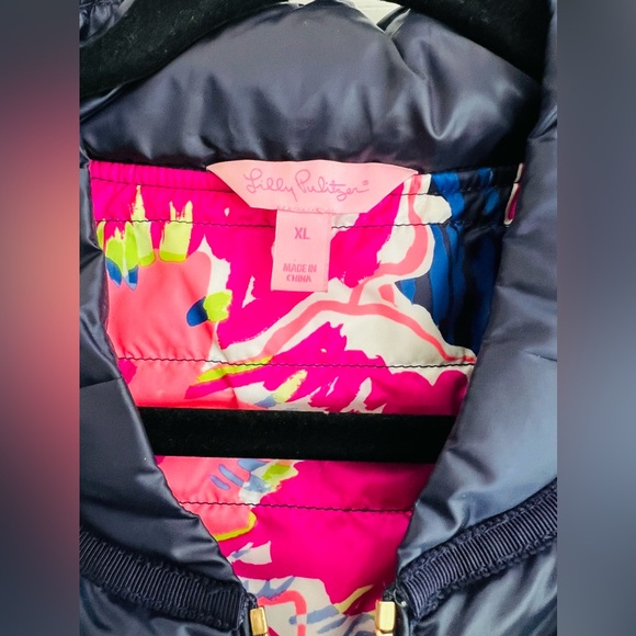 Lilly Pulitzer True Navy quilted vest with printed inside size XL - Picture 3 of 6
